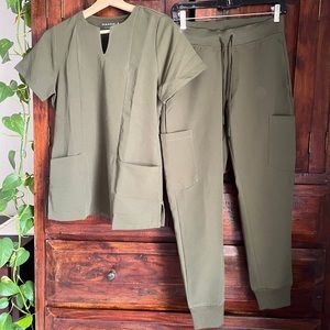 Olive Green 🫒Mandala Scrub Set. 5 pocket notched top (XS) Jogger pants (S/P)